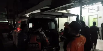 Sampah Pasar Menyerbu Waduk Saguling, Warga Cililin Resah: Air Keruh, Bau Menyengat