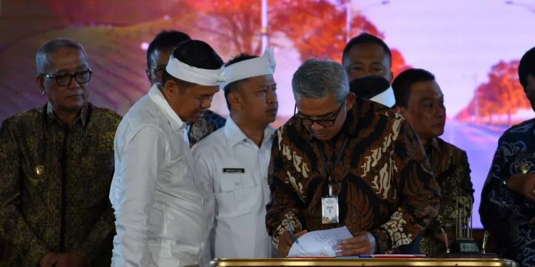 Tandatangani Perjanjian Kerjasama, Wali Kota Bandung Dukung Penuh Pembanguan PSEL Sarimukti