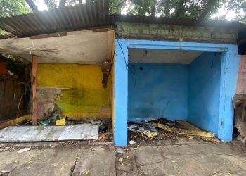 Hindari Penyitaan Aset, Pedagang di Jalan Singaperbangsa Bandung Pilih Bongkar Kios Mandiri