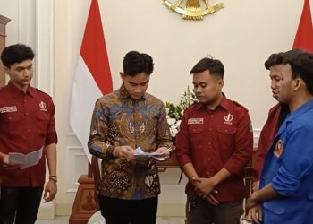 Gibran Terima Perwakilan Mahasiswa Saat Demo di Monas