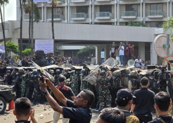 Eksekusi Pengosongan Lahan Hotel Sultan Berujung Kericuhan