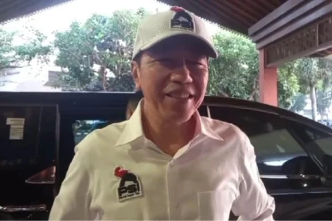 Jokowi Bertolak Ke Lampung Memakai Baju PSI