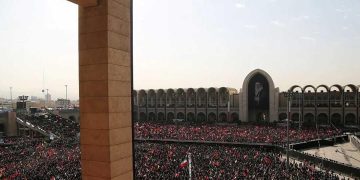 Lautan Pelayat Padati Prosesi Pemakaman Enam Hari Ayatollah Ali Khamenei, Jenazah Tiba di Qom