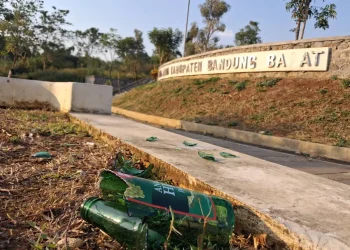 Alun-Alun KBB Diduga Jadi Lokasi Pesta Miras, Kondisinya Memprihatinkan
