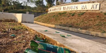 Alun-Alun KBB Diduga Jadi Lokasi Pesta Miras, Kondisinya Memprihatinkan