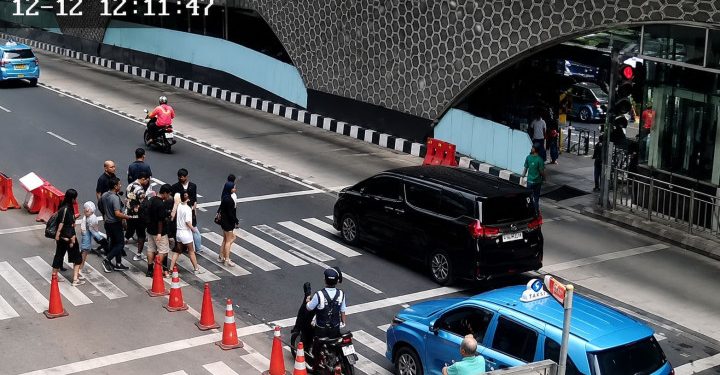 Pengemudi Alphard yang Terobos Lampu Merah di Bundaran HI Ternyata Oknum Polisi Polda Jabar