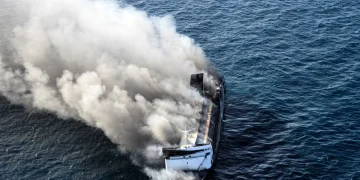 KM Mutiara Sentosa 2 Terbakar di Laut, 218 Penumpang Selamat, 4 Meninggal