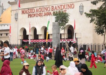 Alun-alun Bandung Dibuka Lagi, Farhan Tegaskan PKL Dilarang Masuk Taman