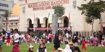 Alun-alun Bandung Dibuka Lagi, Farhan Tegaskan PKL Dilarang Masuk Taman