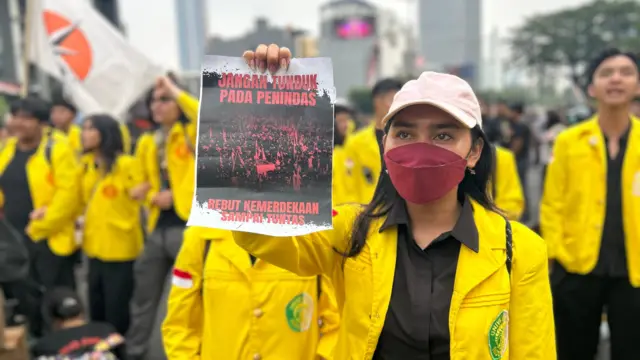 BEM UI dan Front Mahasiswa Nasional Gelar Demo, Diadang Aparat Dekat Bundaran HI