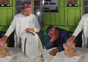 Bawa Bantuan Rp4,5 Miliar ke NTT, KDM Temui Warga dan Salurkan Uang untuk Korban Gempa