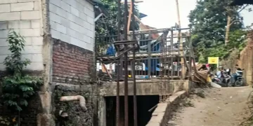 Satpol PP KBB Sisir Bangunan di Atas Saluran Air, Ancaman Penertiban Mulai Mengemuka