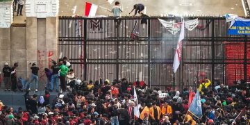 Pantauan Demo Sejumlah Elemen Mahasiswa di Depan Gedung DPR/MPR
