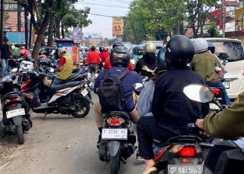 Parkir Liar Picu Macet Parah di Jalan Gatot Subroto Bandung