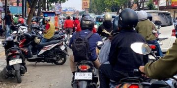 Parkir Liar Picu Macet Parah di Jalan Gatot Subroto Bandung