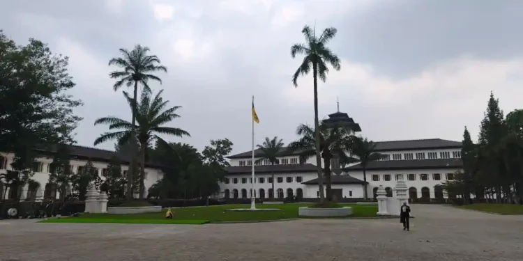 Gedung Sate Jadi Saksi Sejarah, Upacara HUT ke-81 RI Jabar Digelar Perdana di Halaman Gedung Sate