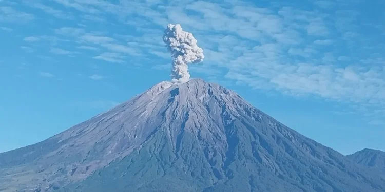 4 Gunung Api Erupsi Bersamaan, Ahli Ungkap Fakta Mengejutkan: Bukan karena Satu Jalur Magma
