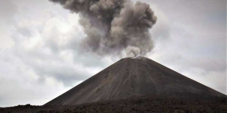 Dentuman Misterius Gegerkan Bandung Raya Terjawab, Gunung Anak Krakatau Ternyata Sedang Erupsi Hebat