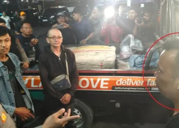 Curiga Bau Menyengat, Sopir Lalamove Bongkar Kardus Berisi Mayat di Bandung