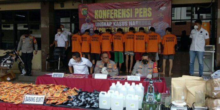 Polisi Gerebek Rumah Produksi Sinte di Bandung Barat, 150 Kg Disita