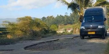 KDM Soroti Jalan Rusak di Garut, Anggaran Rp360 Miliar Malah Jadi Rp80 Miliar