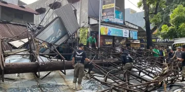 aliho Raksasa Roboh di Buah Batu Bandung, Timpa Warung hingga Bengkel