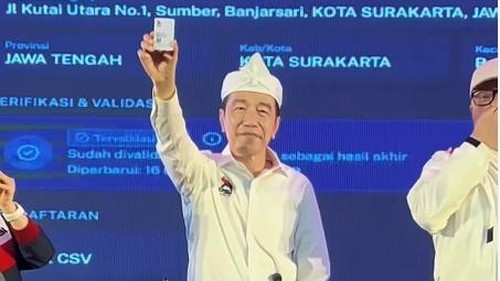 Jokowi Ungkap Kartu Anggota PSI, Ternyata Sudah Sejak 2025