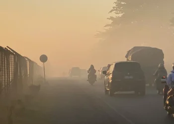 Kabut Asap Pekat Selimuti Banjarbaru, Jarak Pandang Pengendara Terbatas