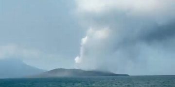 Gunung Anak Krakatau Masih Siaga, Warga Dilarang Mendekat