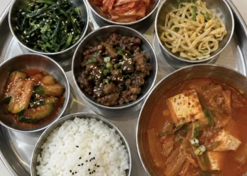Ratusan Pelanggan Keluhkan Demam hingga Diare Usai Makan di Restoran Korea Bandung
